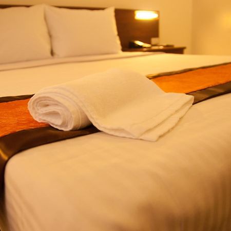 M Suites Hotel Makati City Zewnętrze zdjęcie