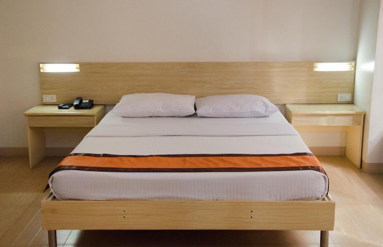 M Suites Hotel Makati City Zewnętrze zdjęcie