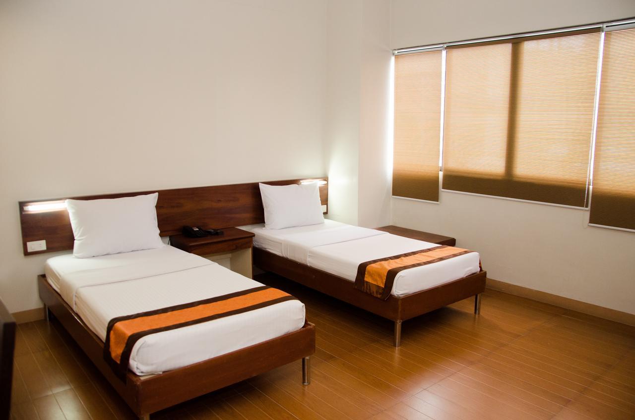 M Suites Hotel Makati City Zewnętrze zdjęcie