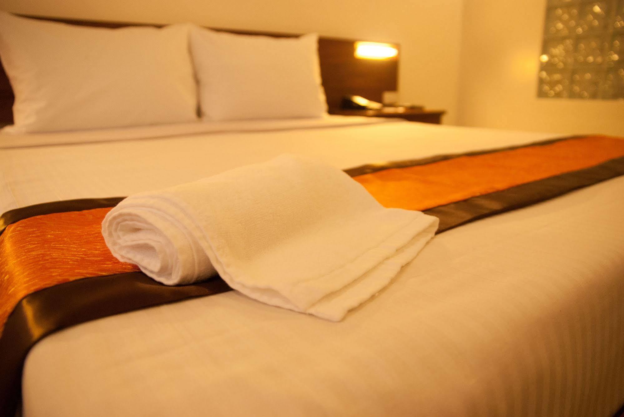 M Suites Hotel Makati City Zewnętrze zdjęcie
