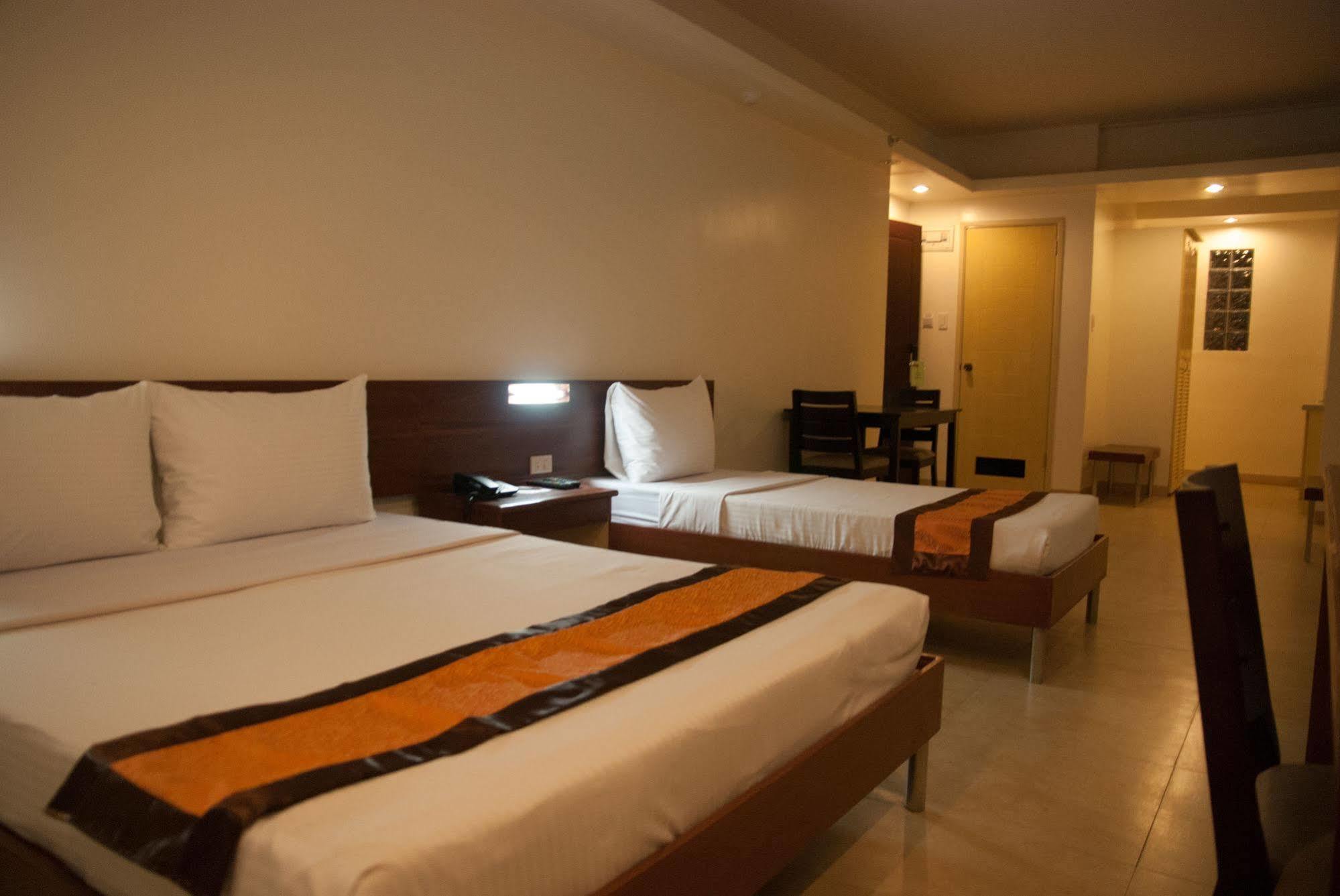 M Suites Hotel Makati City Zewnętrze zdjęcie