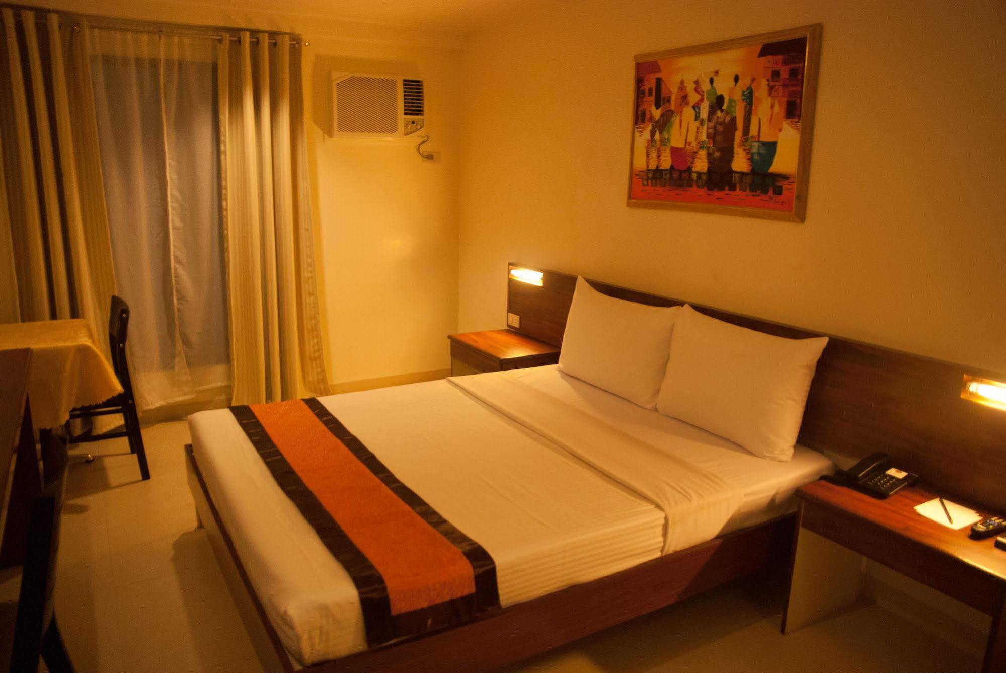 M Suites Hotel Makati City Zewnętrze zdjęcie