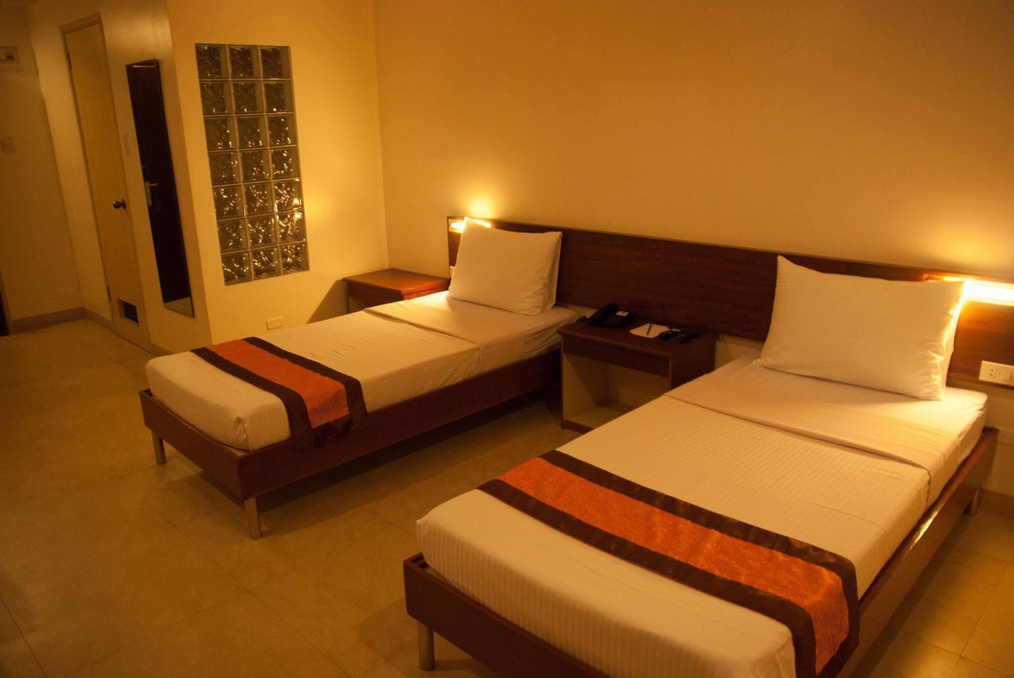 M Suites Hotel Makati City Zewnętrze zdjęcie