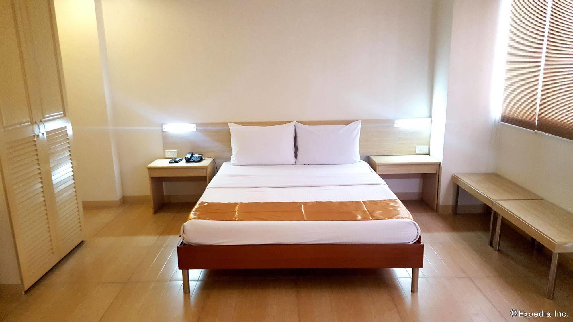 M Suites Hotel Makati City Zewnętrze zdjęcie