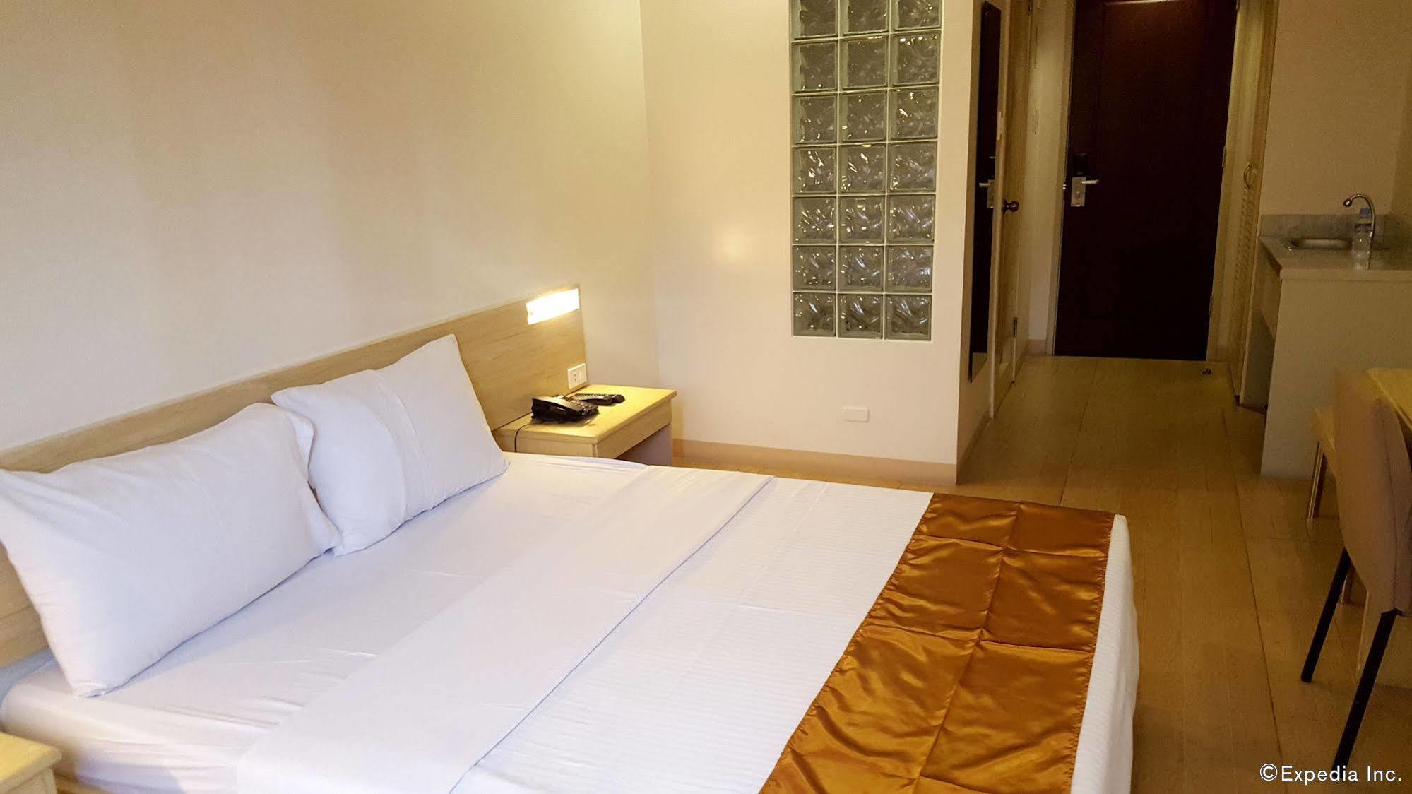 M Suites Hotel Makati City Zewnętrze zdjęcie