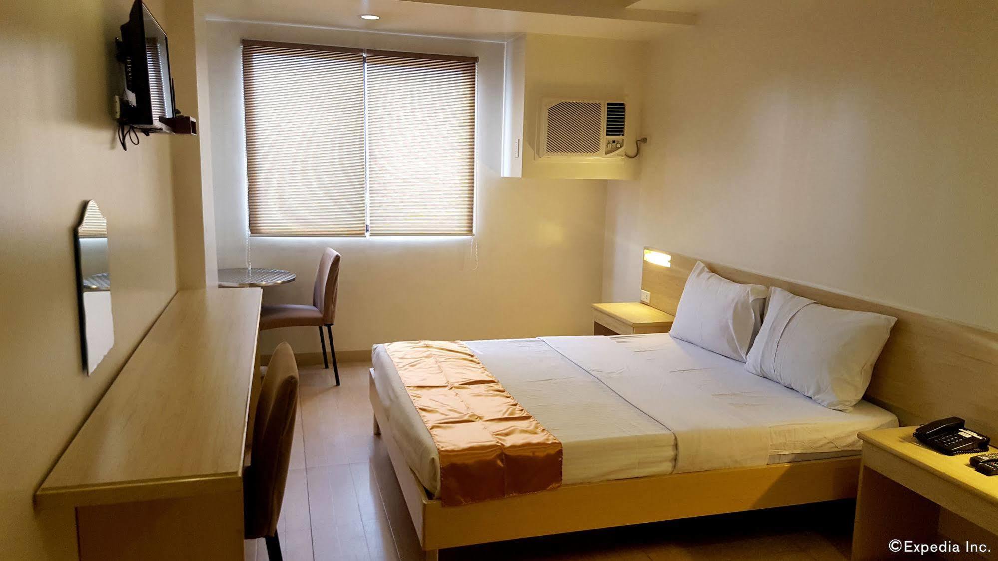M Suites Hotel Makati City Zewnętrze zdjęcie